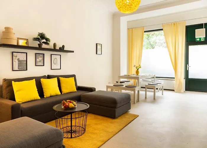 Modern 2 Bedroom Apartment In Berlin Schoeneberg